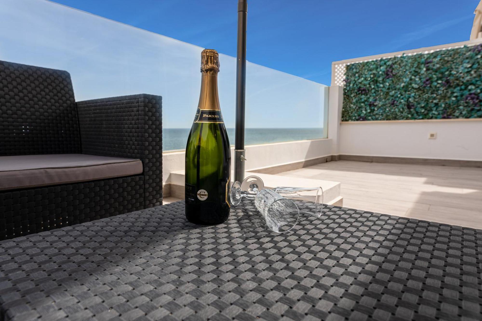 100% Seaview, 2 Minutes To The And Parking Apartamento Benalmádena